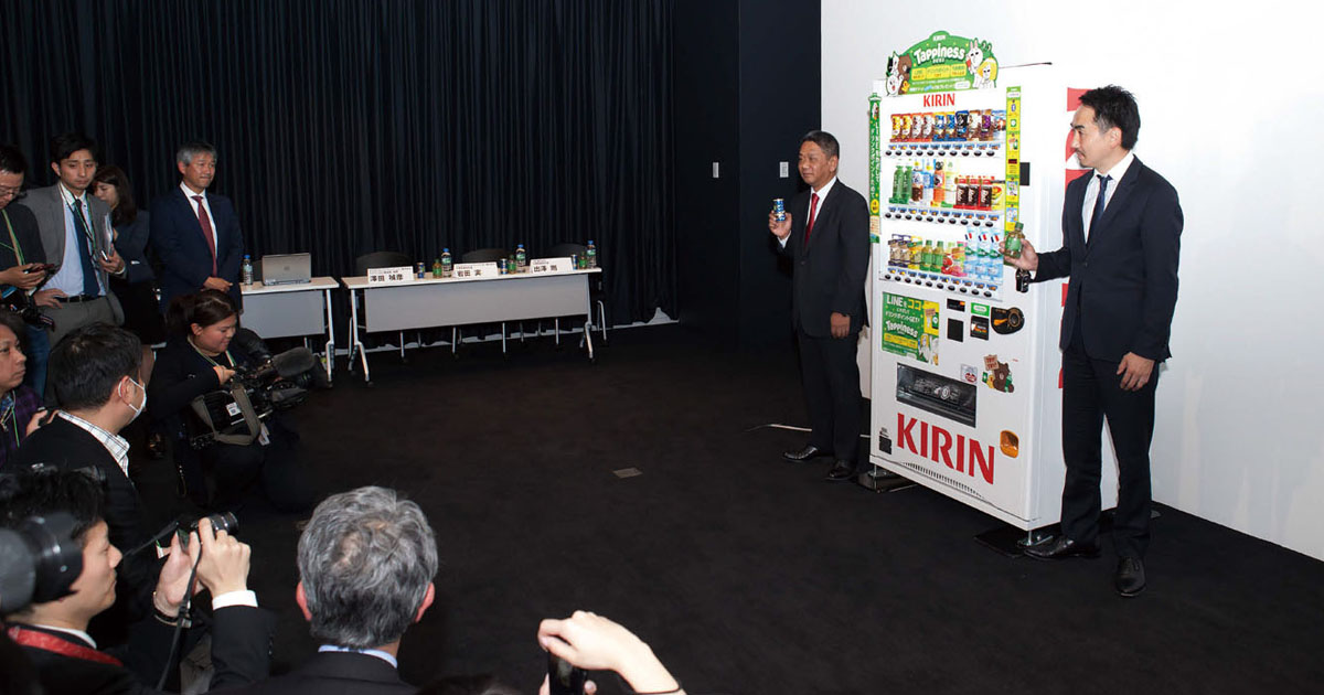 停滞する自販機  スマホは救世主となるか