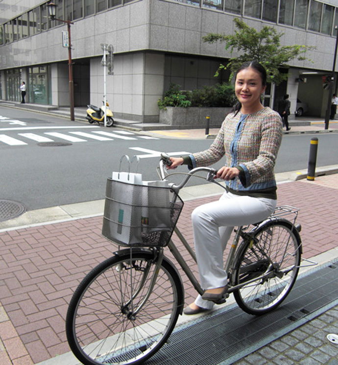 美人広報のどぶ板営業、その工夫とアイデア	