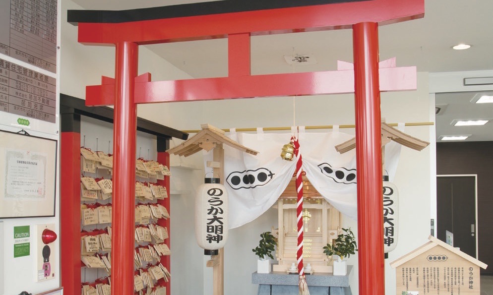 不動産会社参りで合格率アップ!? 数百人が訪れた店舗内神社