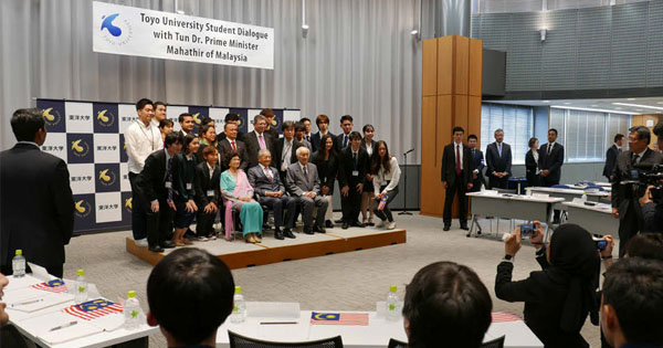 東洋大にマレーシアの首相が来校 その取材対応は？
