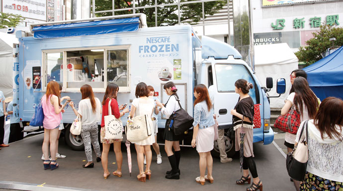 ターゲットは「カフェに行くけど家でコーヒー飲まない」若者、全国でネスレのフローズンメニュー飲み比べ