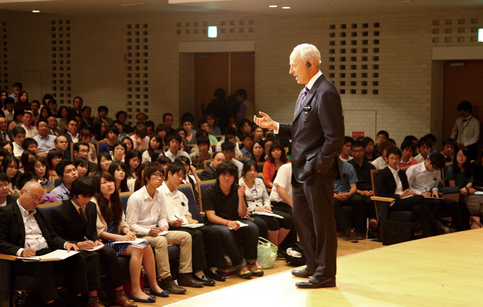 100周年事業にはマイケル・サンデル来学。西南学院を誇り持てる場に
