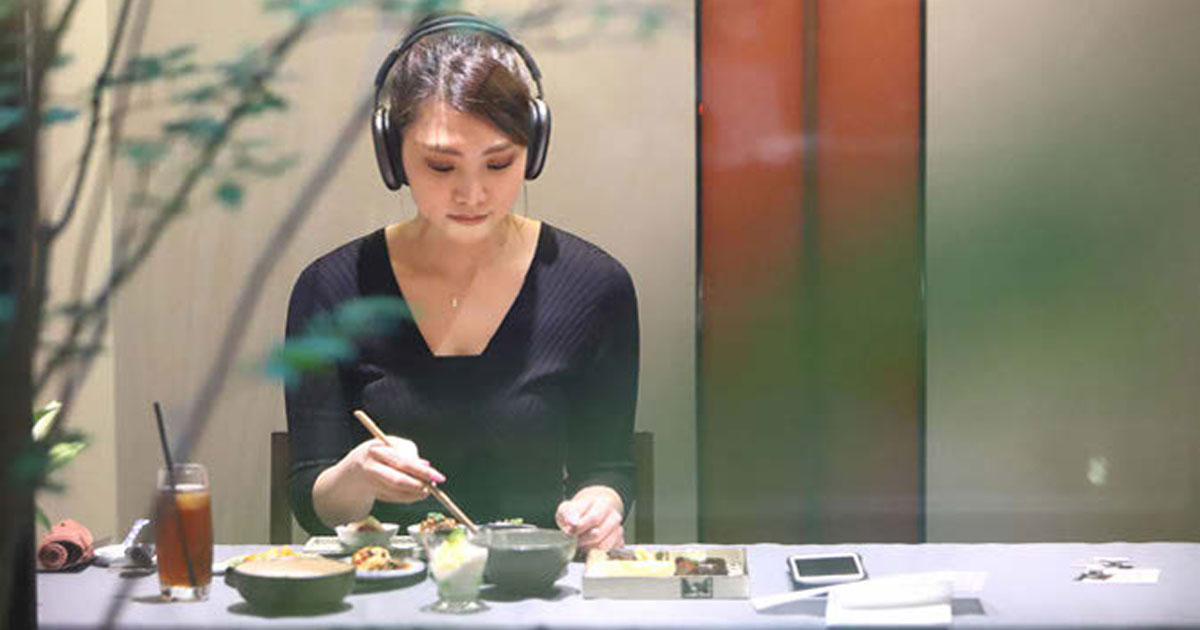 [PR] 四川料理店が黙食を楽しめるように、聴きながら料理を楽しむ体験を創出