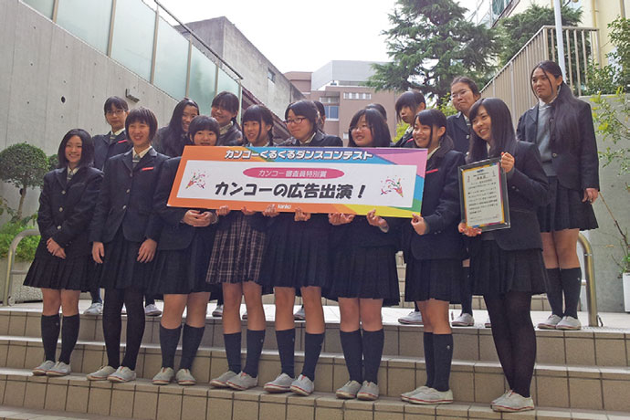 セーラー服姿のアイドルCMから広報へシフト、老舗学生服メーカーのブランディング