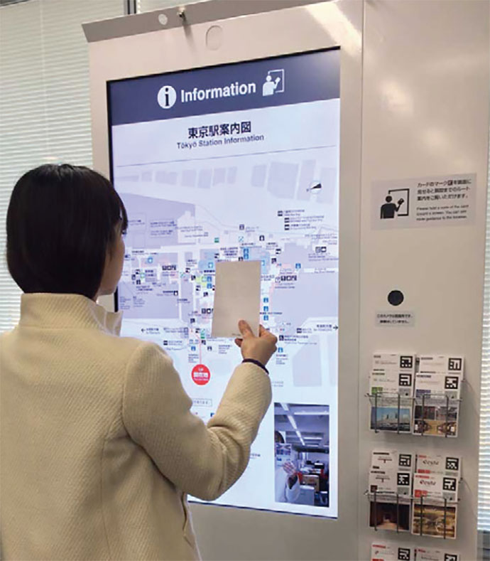 ポストカードで道案内 駅構内各施設へのルート表示