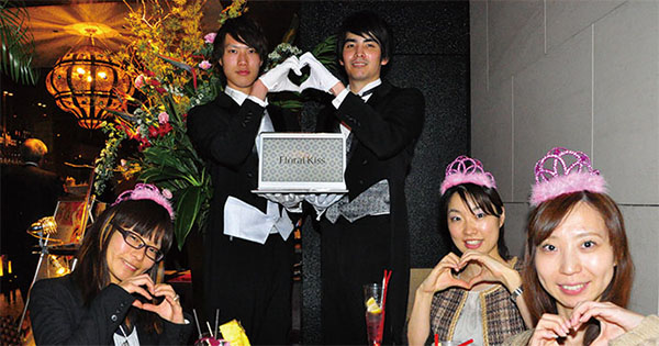 「お嬢様、お食事中失礼します」。イケメン執事が女子会で商品PR