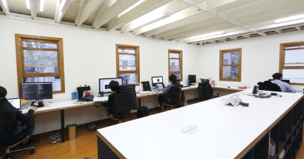 ヨーロッパの一軒家のような建物をオフィスにしたデジタル制作会社 ― シフトブレイン オフィス訪問
