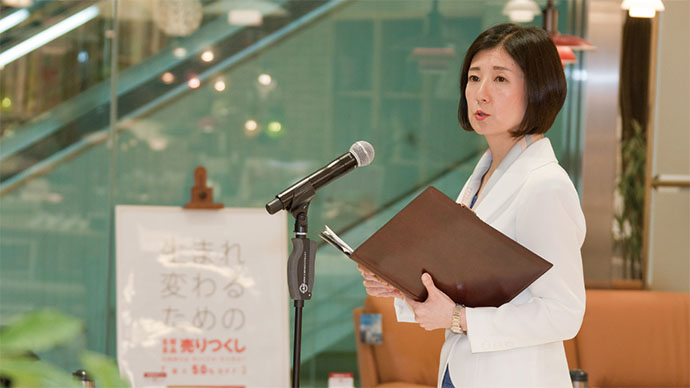 「死んで生まれ変わる覚悟で」、再起かける大塚久美子社長