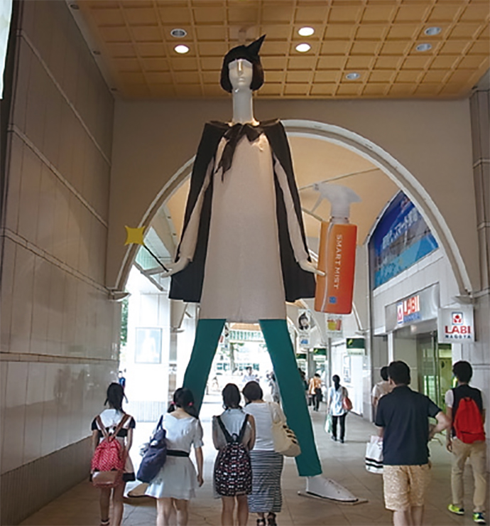 「スマートミスト」の告知で「ナナちゃん」が魔法使いに変身！－OOHの秀逸事例42連発