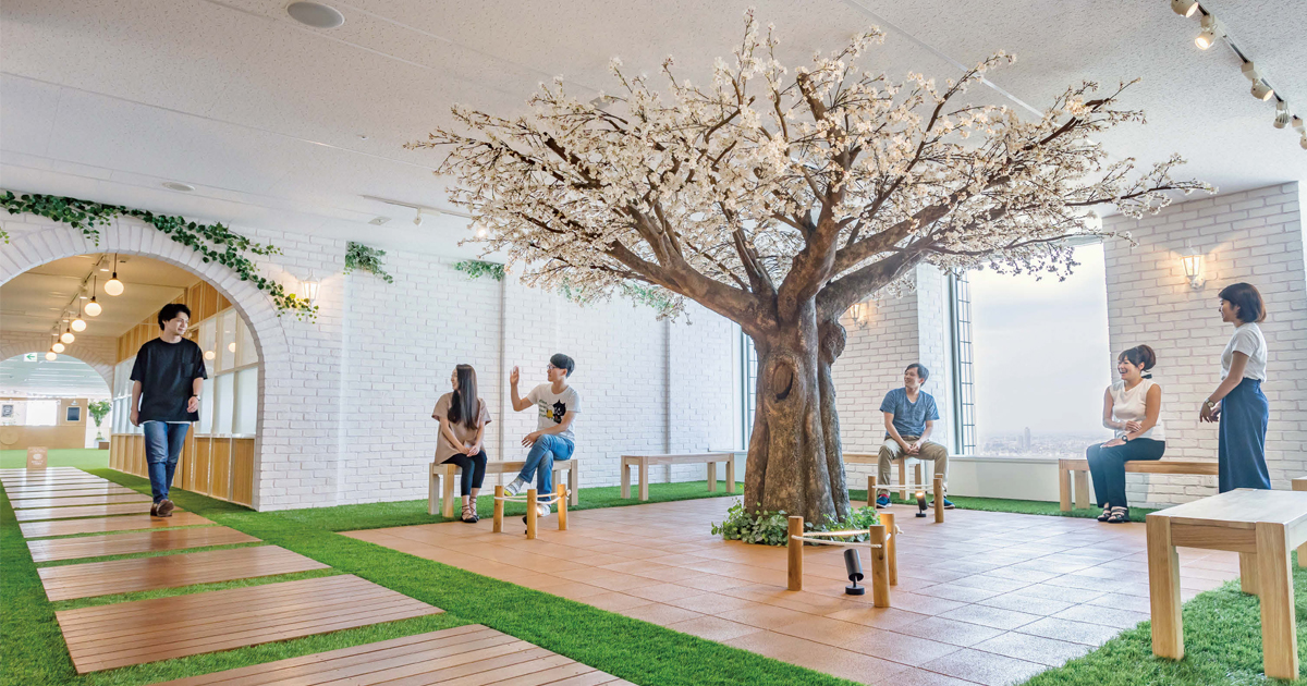 事業拡大でサンシャイン60へ移転 桜をモチーフとした明るいオフィス