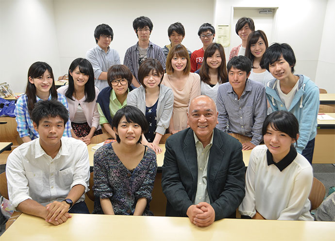 [PR] 「睡眠よりもメディア研究の日々」テレビの現場出身、上智大・碓井先生のゼミに潜入