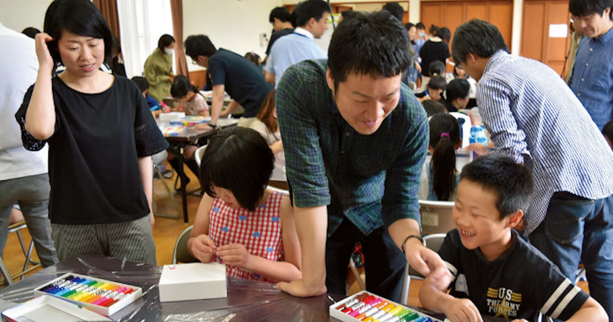 社員全員が50周年を自分ごと化 お菓子の可能性を広げる