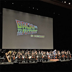 集客促すスペシャルな体験　生演奏の『バック・トゥ・ザ・フューチャー』