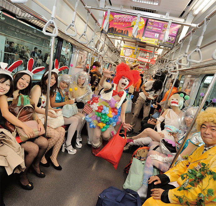 普段着じゃ乗れない 電車でハロウィンパーティ