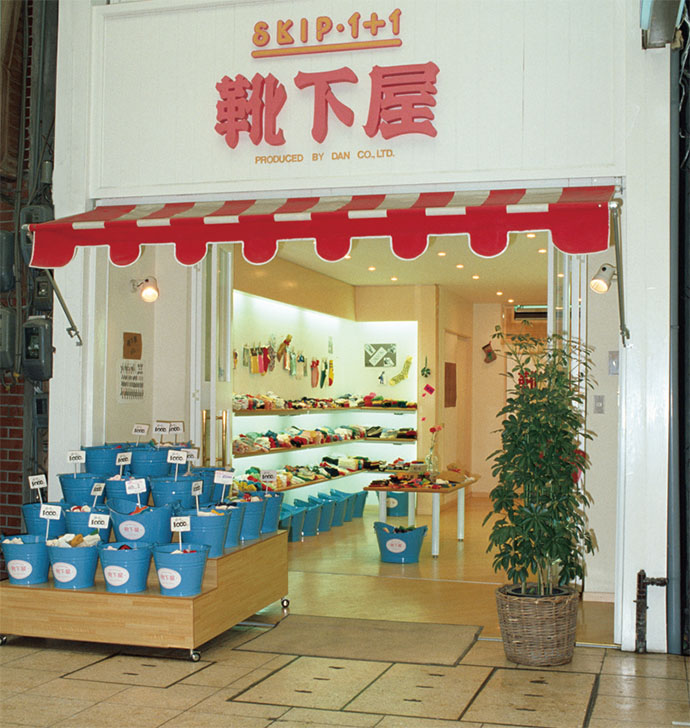 オープン当時のディスプレイを再現　タビオ「靴下屋」の30周年事業