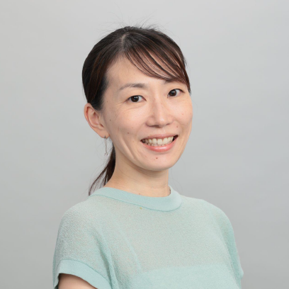 横手 綾美 氏