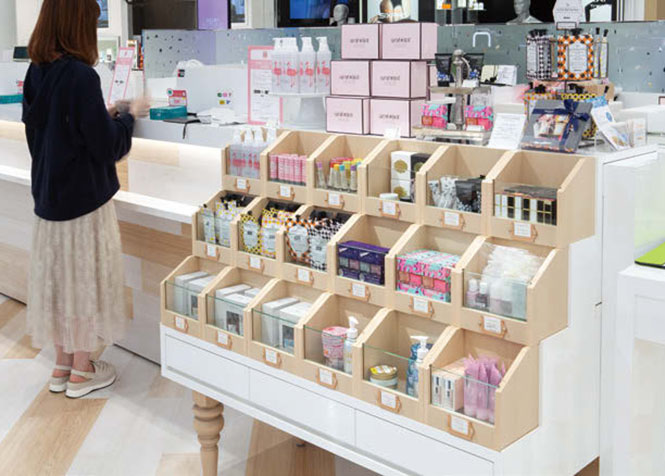 徹底的な比較から購入へ 売場への動線がカギ「比較購買什器」 | 販促会議