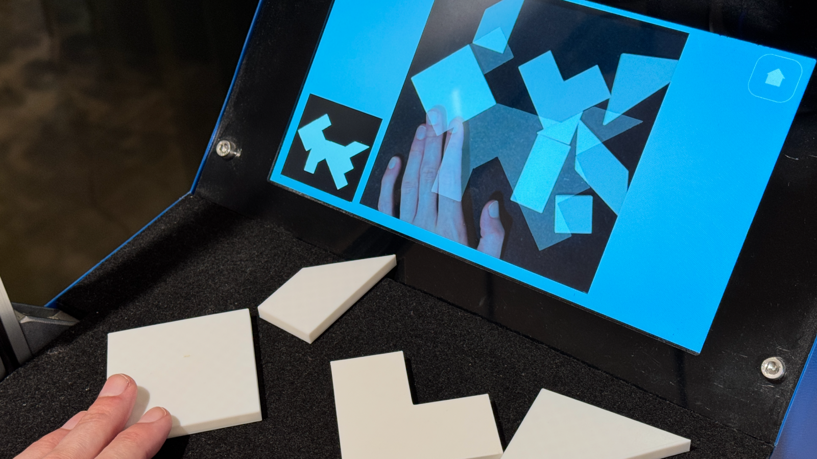 デジタルタングラム ゲームマシン / Digital Tangram Game Machine