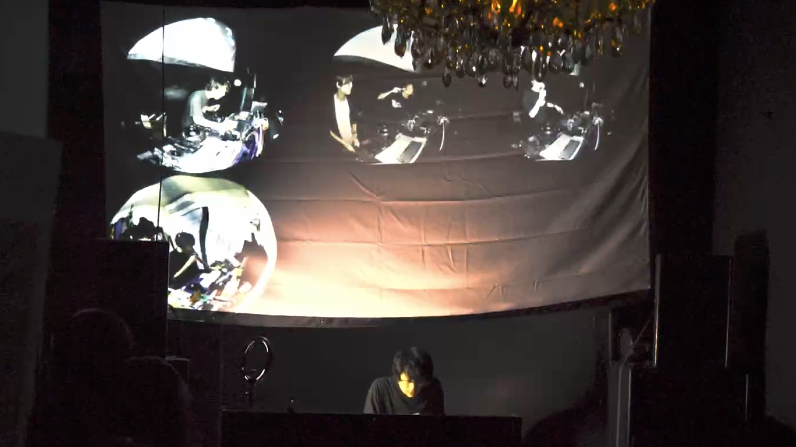 MC Performance using Video Looper System