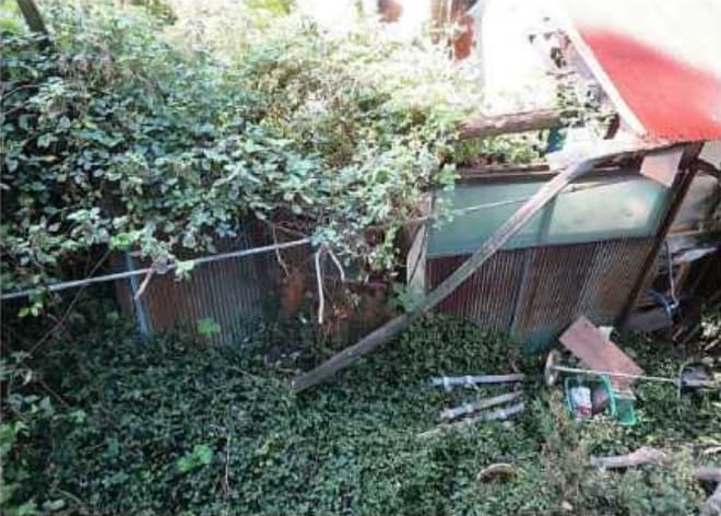 荒廃した空き家と行政代執行を回避する対策の画像