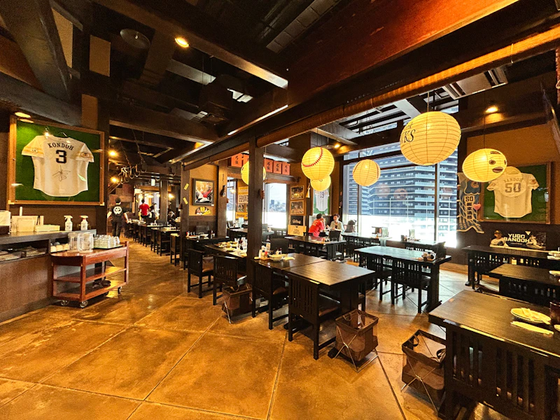  〈とりかわ竹乃屋 鷹正〉店内