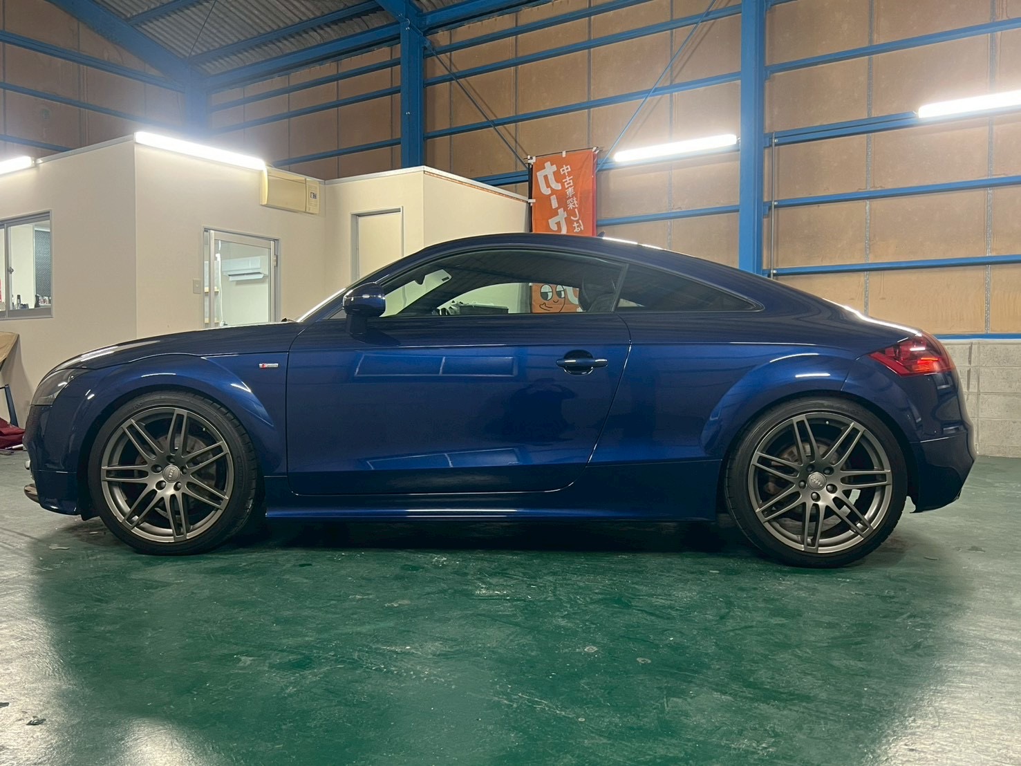 アウディ　TTクーペ thumbnail 2