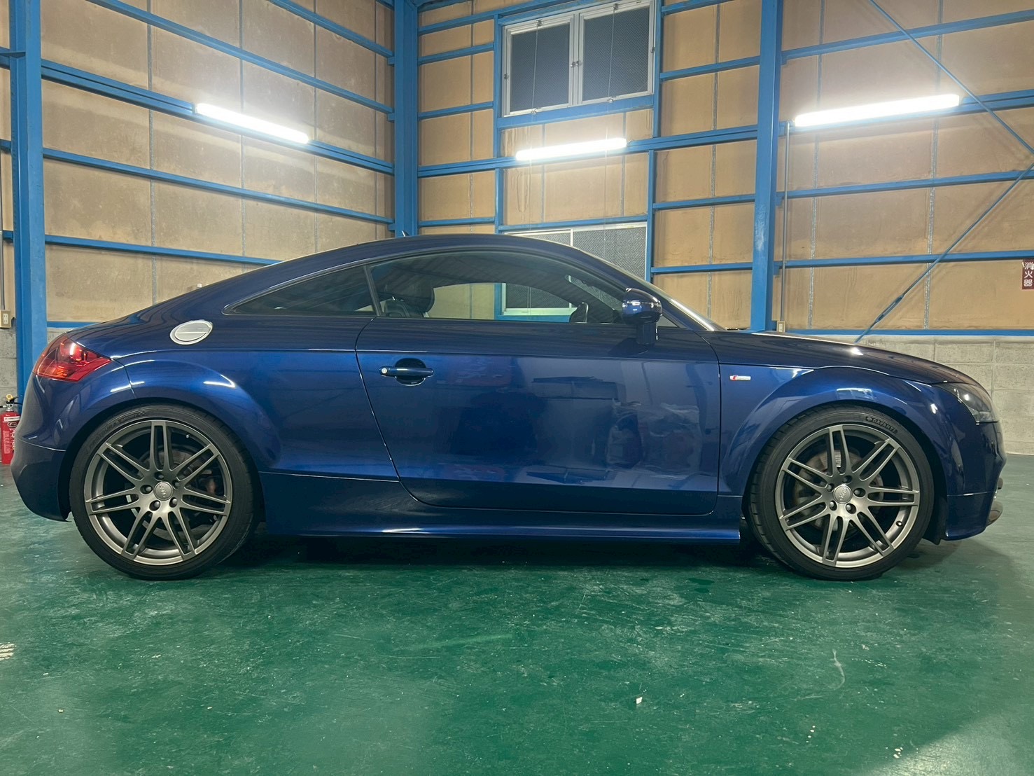 アウディ　TTクーペ thumbnail 3