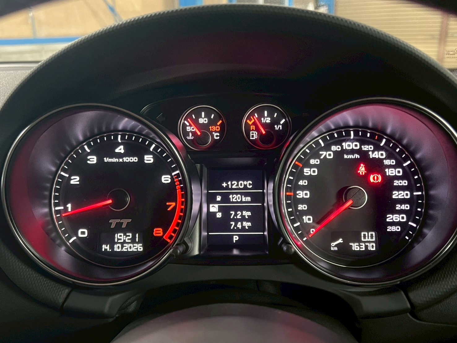 アウディ　TTクーペ thumbnail 11