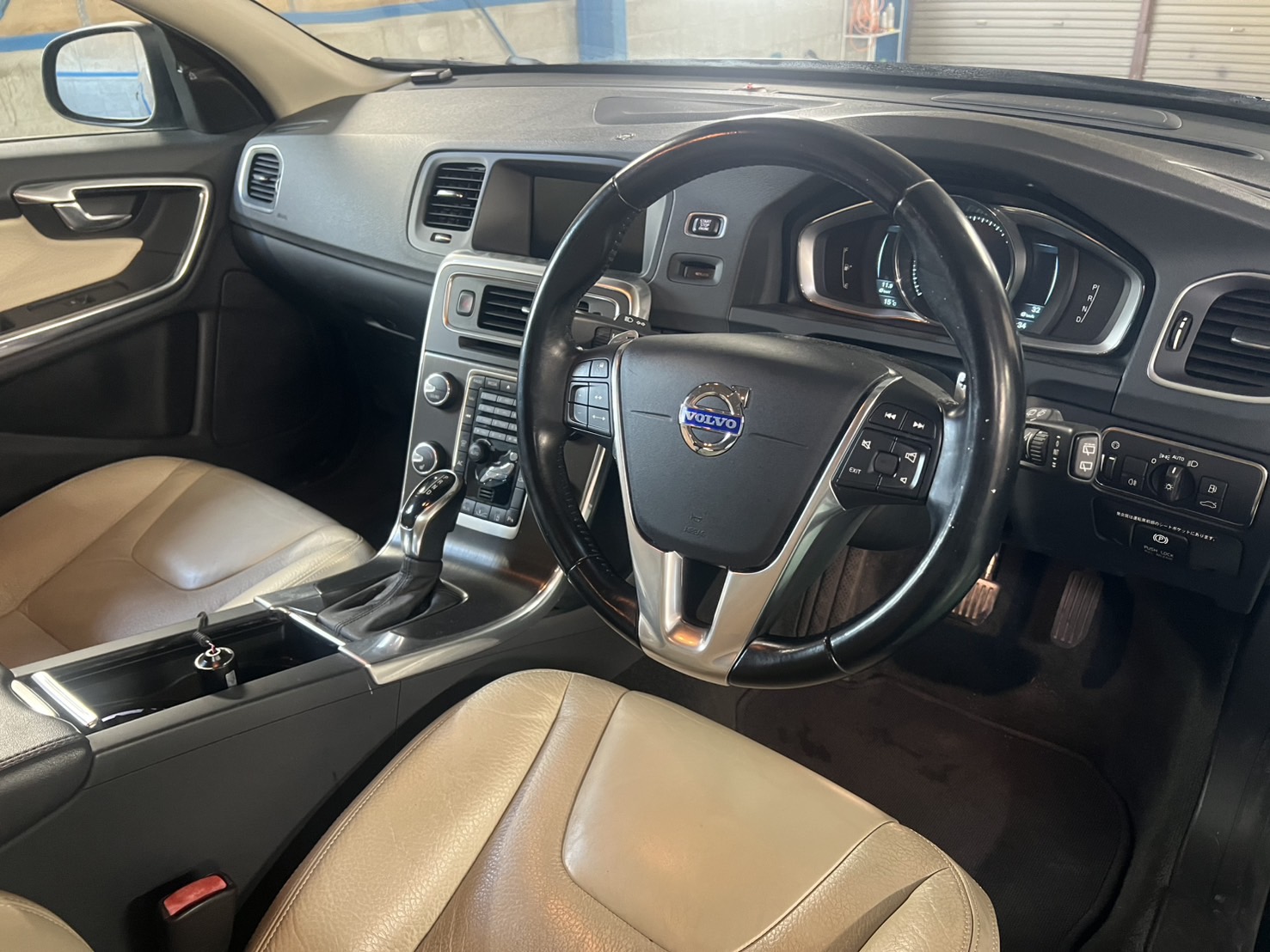 ボルボ　V60 T4 thumbnail 5