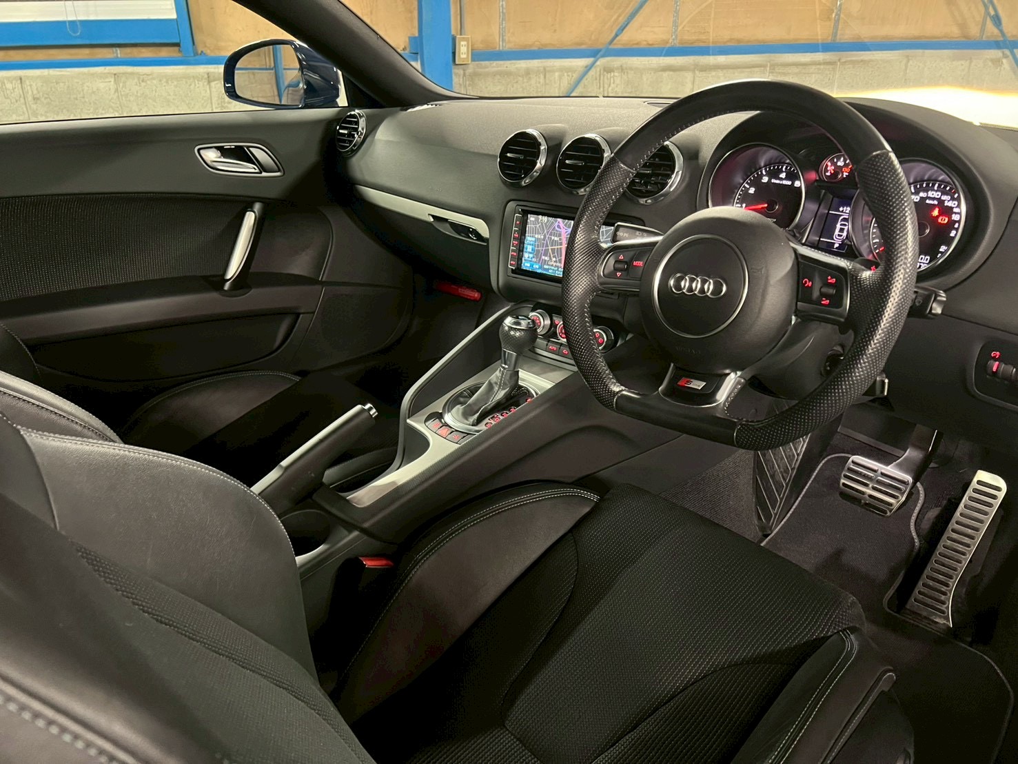 アウディ　TTクーペ thumbnail 6