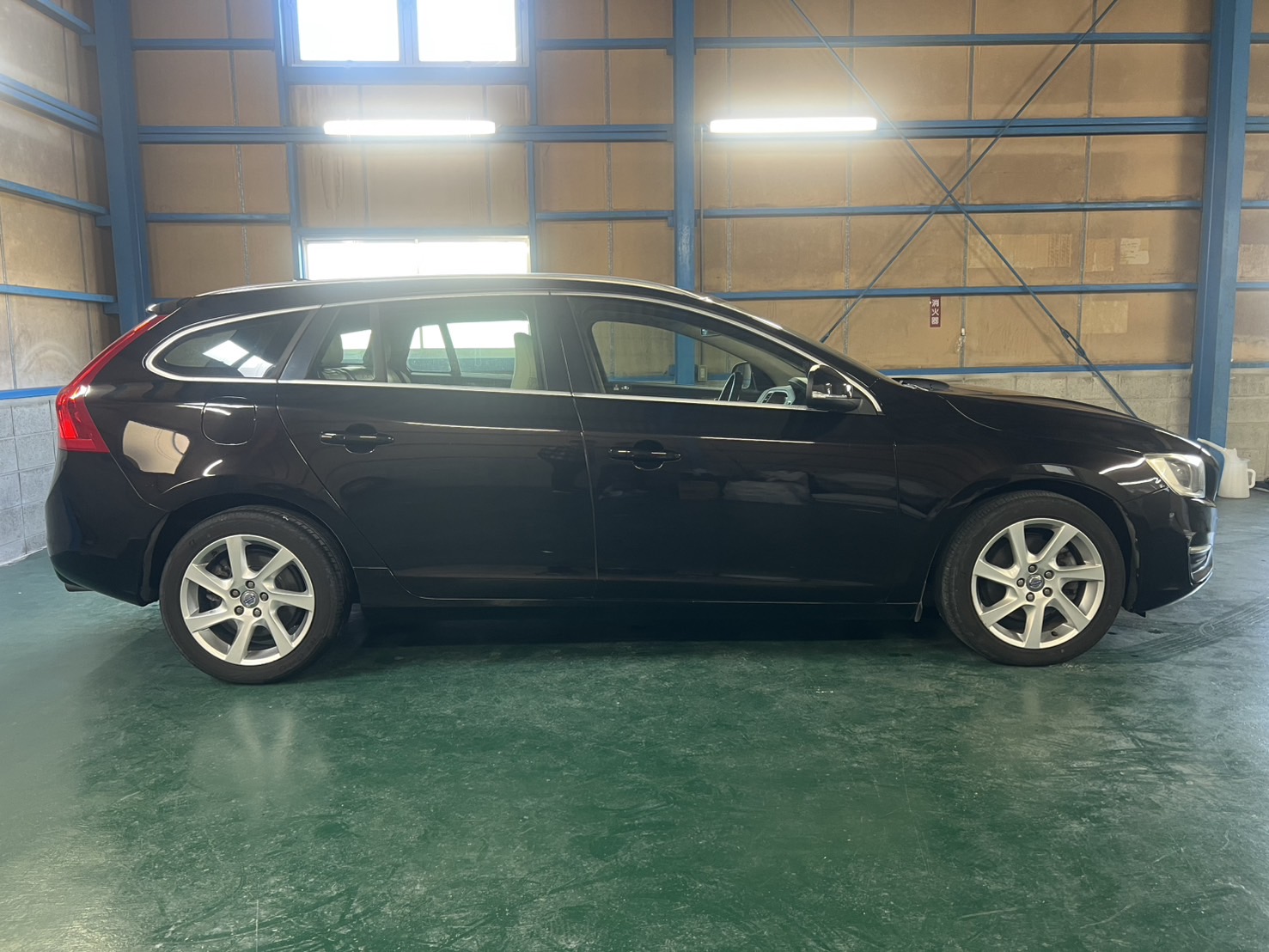 ボルボ　V60 T4 thumbnail 2