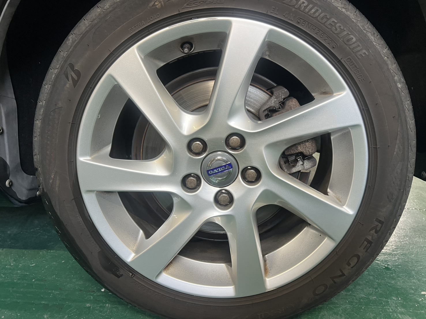 ボルボ　V60 T4 thumbnail 3