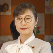 加藤 鮎子