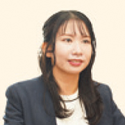 美里 佳奈子