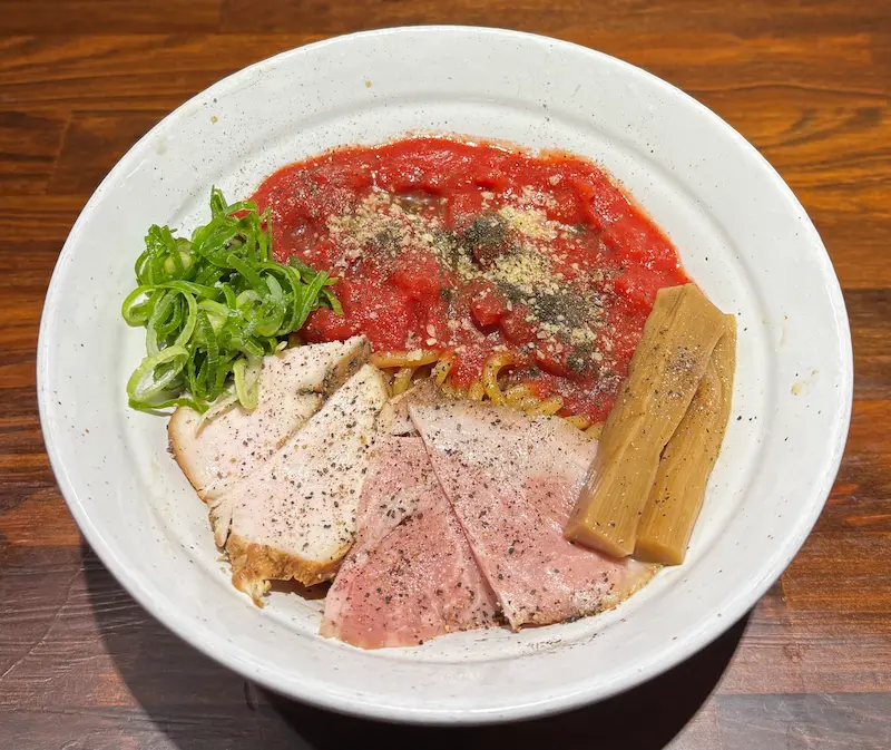 トマトまぜそば〜燻製鶏油仕立て〜