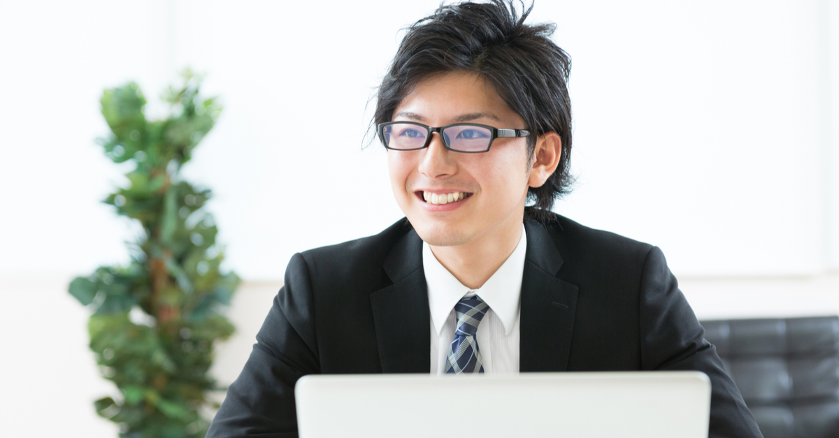 メガネフェチな女性が急増中 メガネ男子がモテる理由と人気の秘密 Rolmy