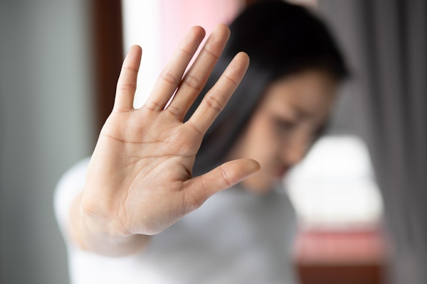 視線を外さない男性心理とは 男性の脈ありサインを徹底解説 Rolmy 視線を外さない男性心理とは 男性の脈ありサインを徹底解説 Rolmy