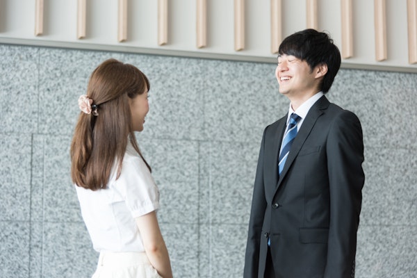 上司が好きな部下にとる態度は 上司の心理や恋の進め方まで解説 Rolmy