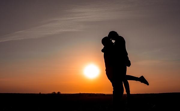 遠距離恋愛でもラブラブに 心の距離を縮めるlineテクニック Rolmy