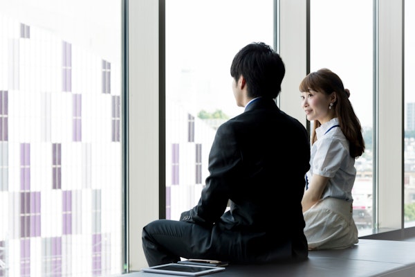 上司が好きな部下にとる態度は 上司の心理や恋の進め方まで解説 Rolmy