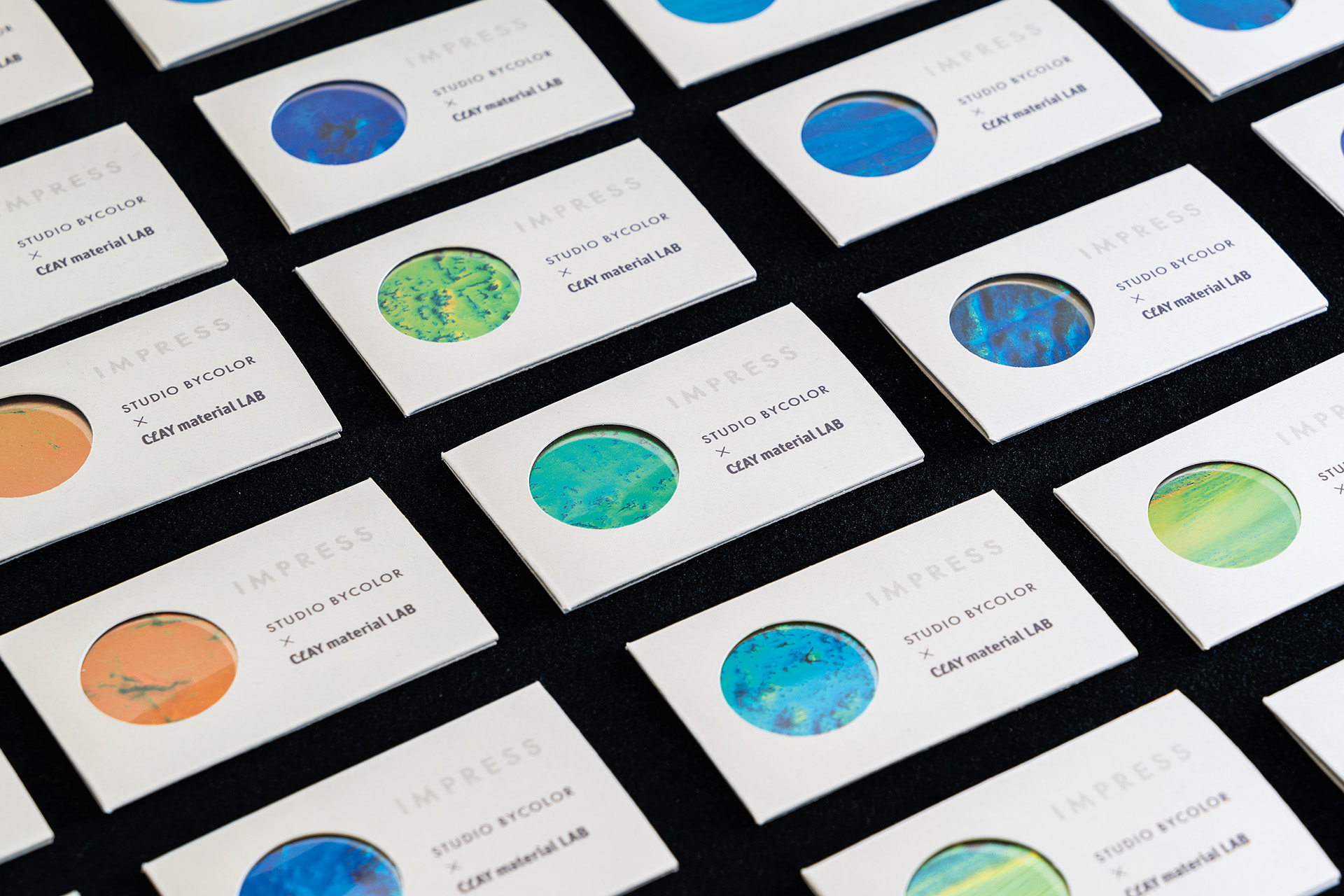 構造色インクジェットがつくる、素材表現の新領域 | AXIS Media Membership