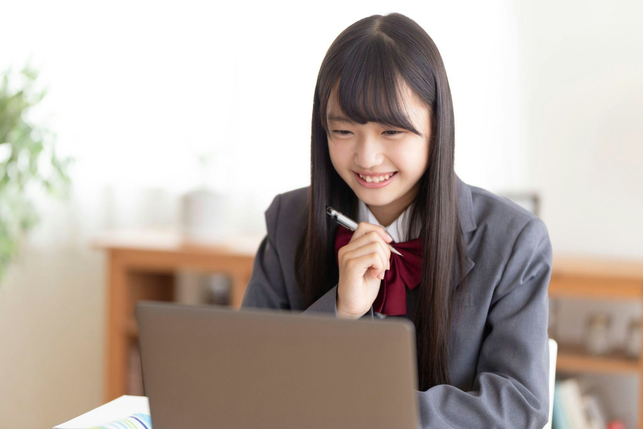学校のオンライン授業で使うパソコンはレンタル可能!具体的な手順を徹底解説