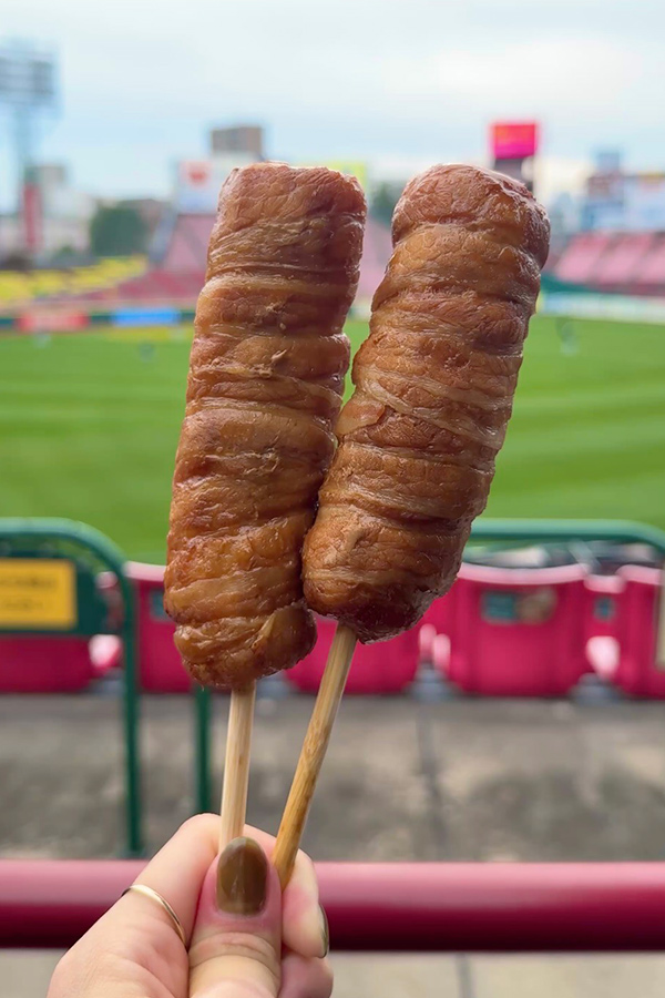 醤油タレが香ばしい！ワンハンドの極太肉巻きおにぎり