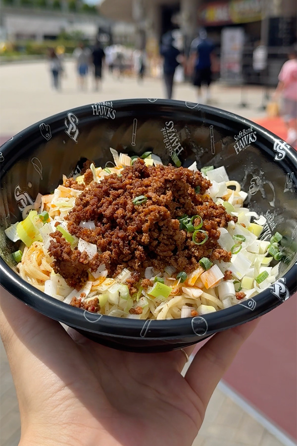 シビ辛がクセになる汁なし担々麵！