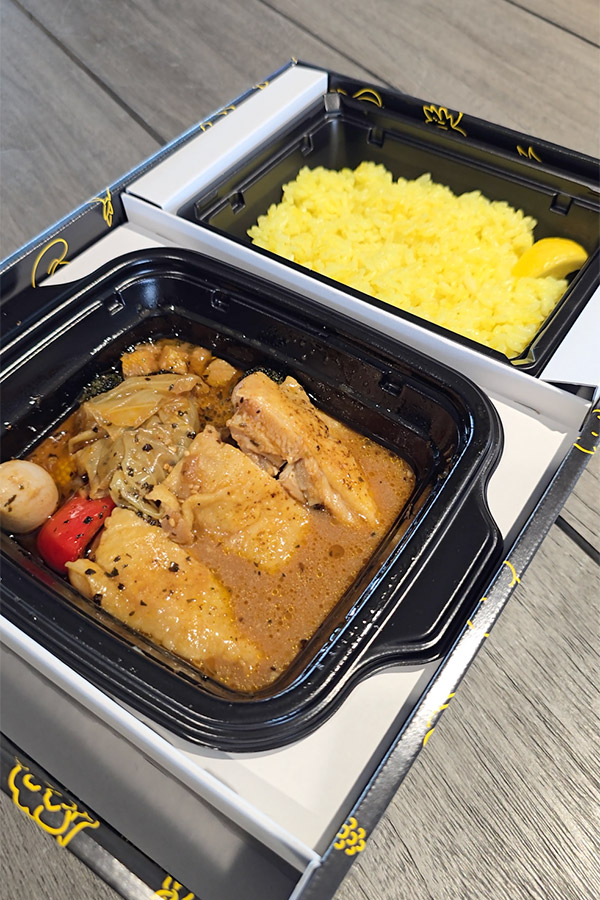 やわらかチキンがドン！北海道名物・スープカレー