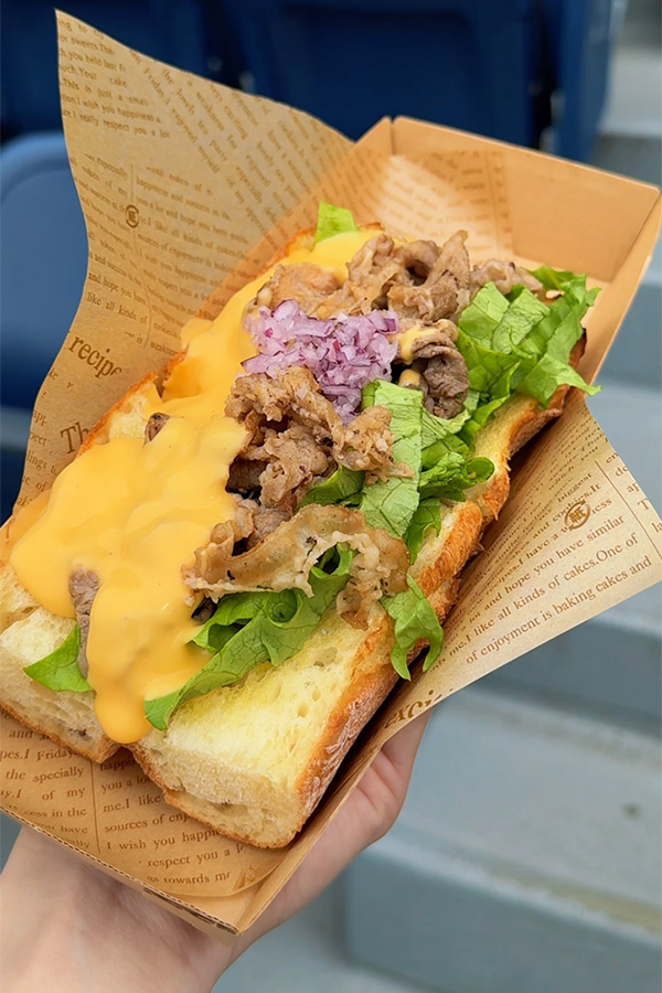 野球観戦の王道！　豪快アメリカンドッグ🌭