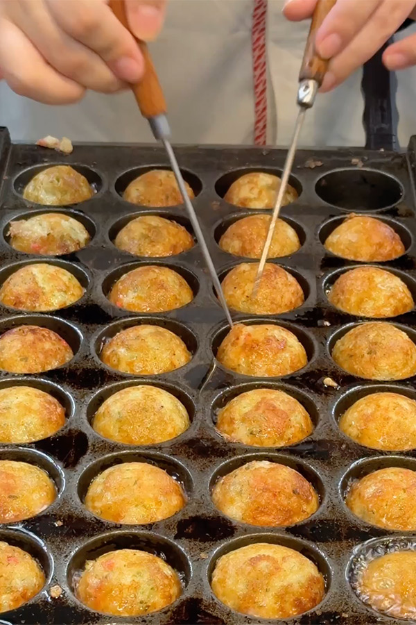 チーズタコスをトッピングした東浜投手のたこ焼き♪