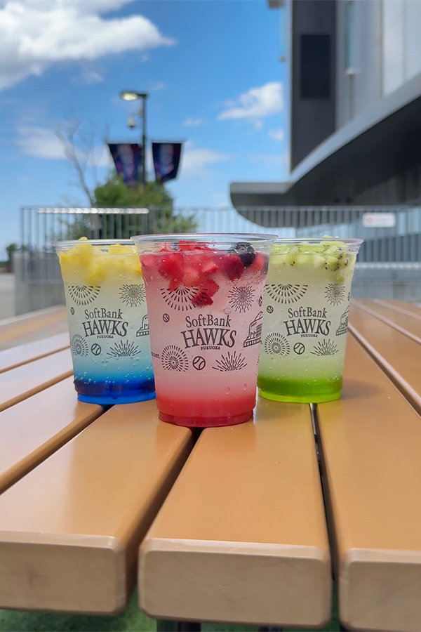 夏らしさ全開！カラフルなフルーツサワー