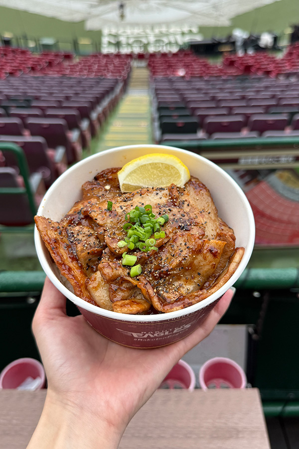 ボリュームは楽天モバイルパーク宮城イチ！？浅村栄斗のガッツリ豚丼