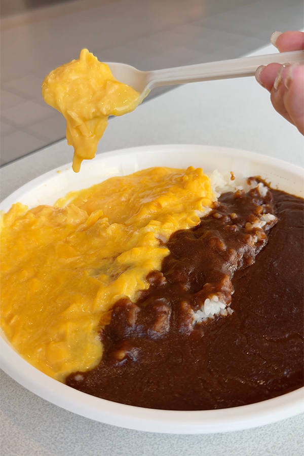 とろっとろの卵とコクのあるカレーを一緒に！太田選手のオムカレー